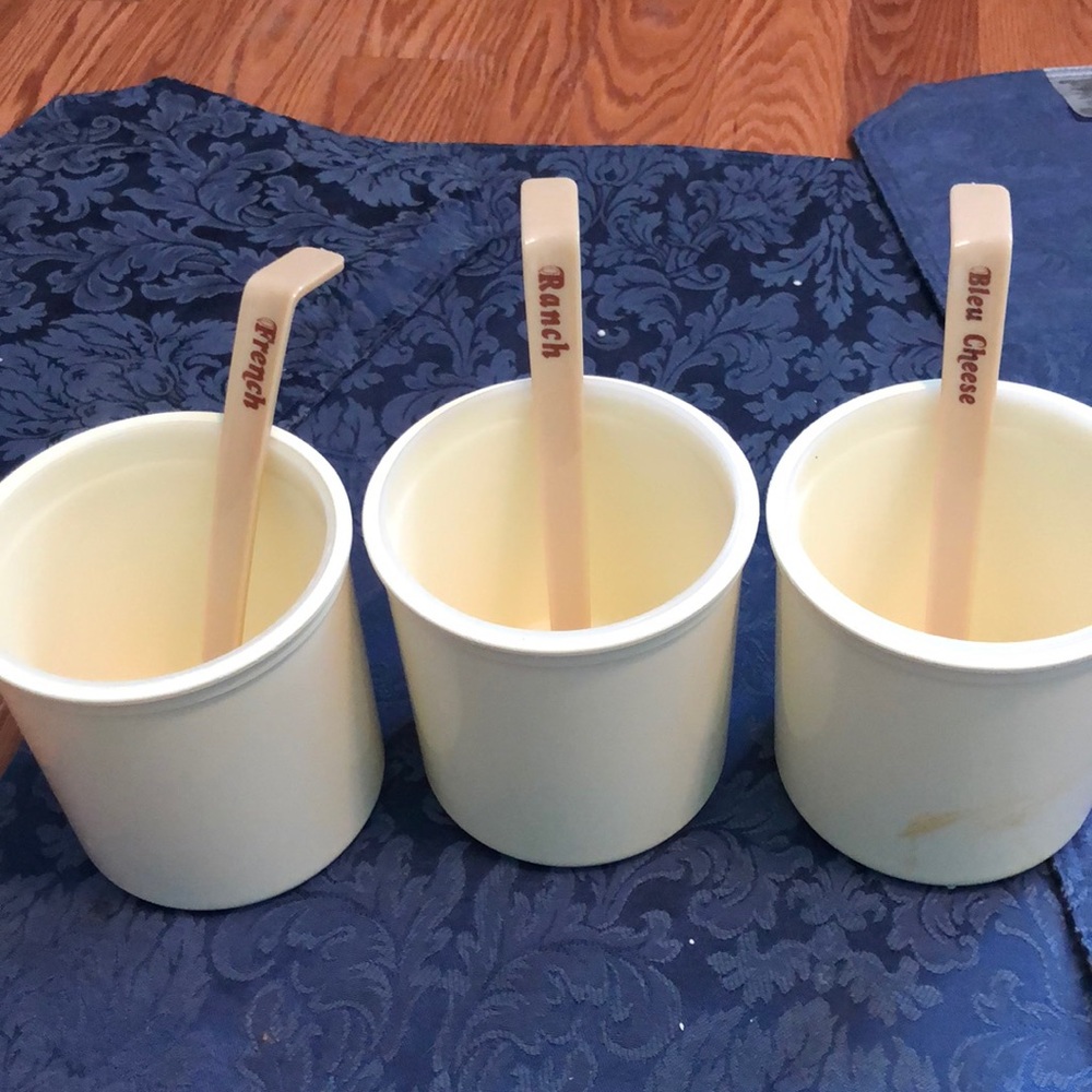 Restaurant style dressing containers